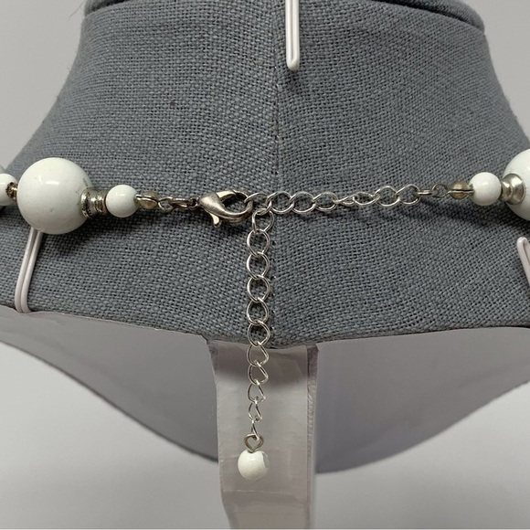 Vintage White Gumball Beaded Necklace with Silver Spacers - Picture 4 of 6